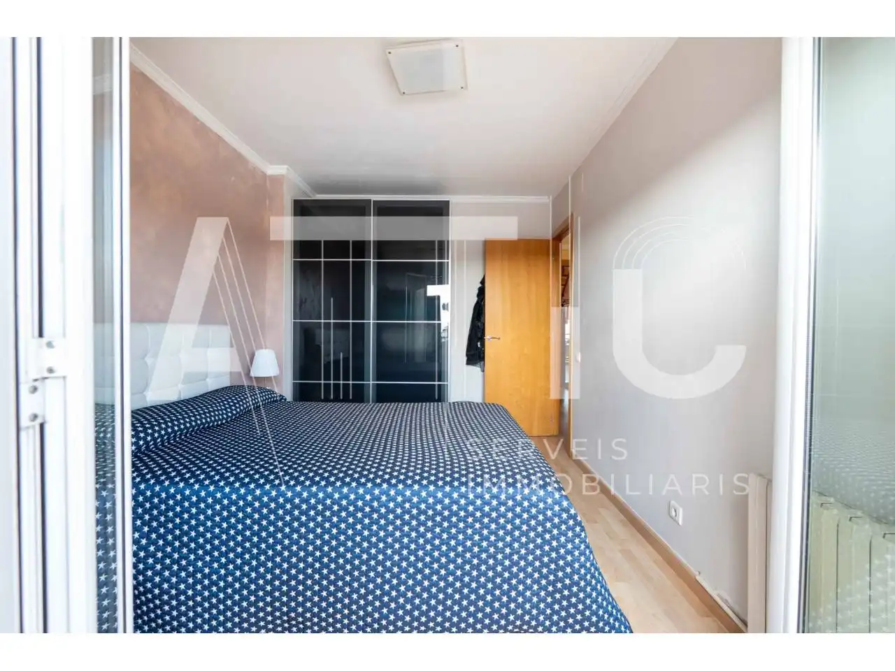 Habitación de Piso en venta en Sabadell con Aire acondicionado, Calefacción y Parquet