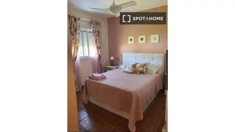 Room in Las Lagunas - Campano