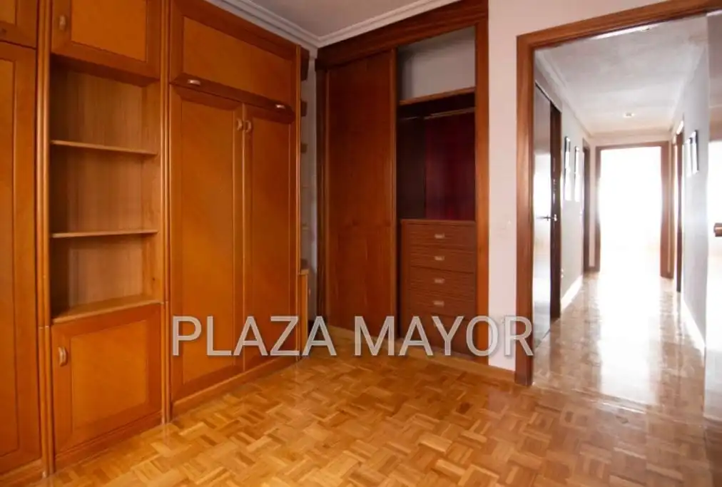 Wohnung zum Verkauf in Salamanca mit Heizung, Parkett und Abstellraum