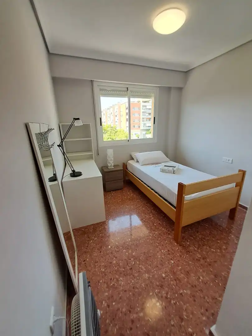 Schlafzimmer von Wohnung zur Miete in Burjassot mit Balkon