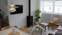 Living room of Flat to rent in  Madrid Capital  with Air Conditioner, Heating and Parquet flooring