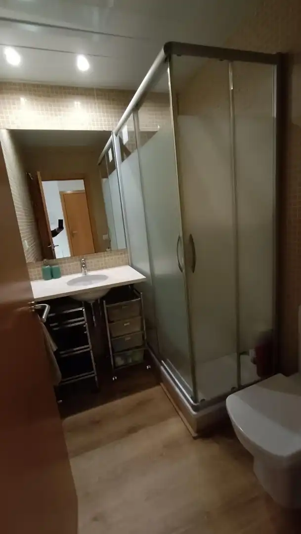 Badezimmer von Erdgeschoss zur Miete in Palamós mit Heizung, Terrasse und Balkon