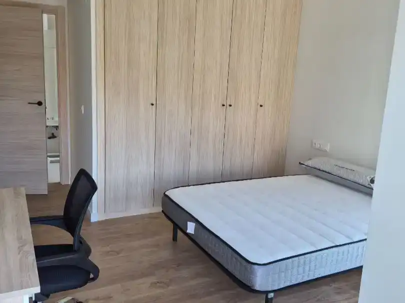 Dormitori de Pis de lloguer en Paterna amb Aire condicionat, Parquet i Moblat