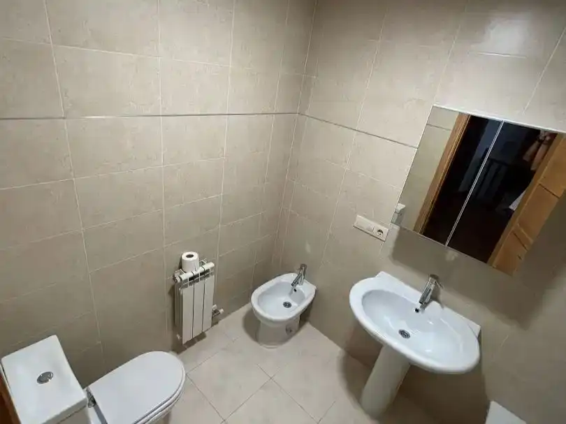 Bathroom of Flat for rent in Arteixo  with Private garden, Parquet flooring and Storage room