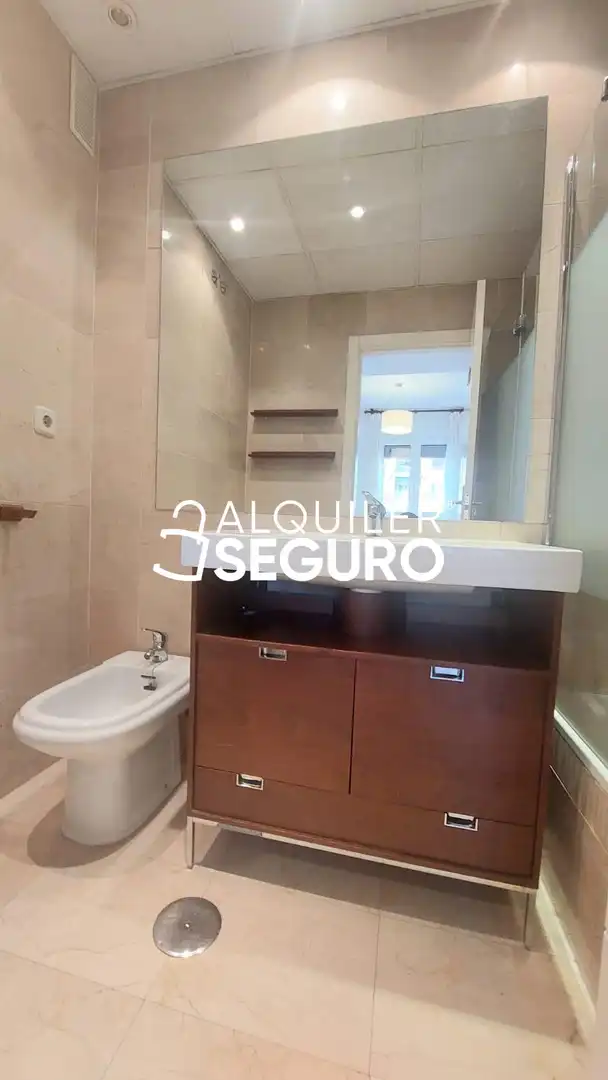 Baño de Piso de alquiler en Barrio de Salamanca