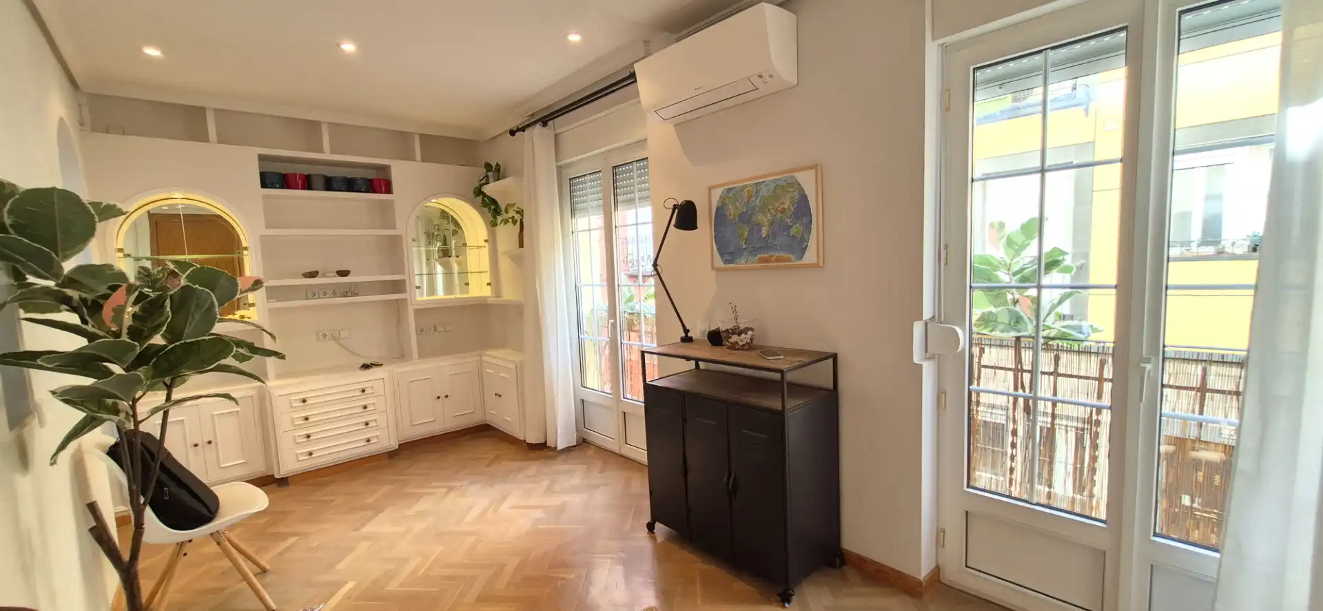 Sala d'estar de Pis en venda en Madrid amb Aire condicionat, Parquet i Moblat