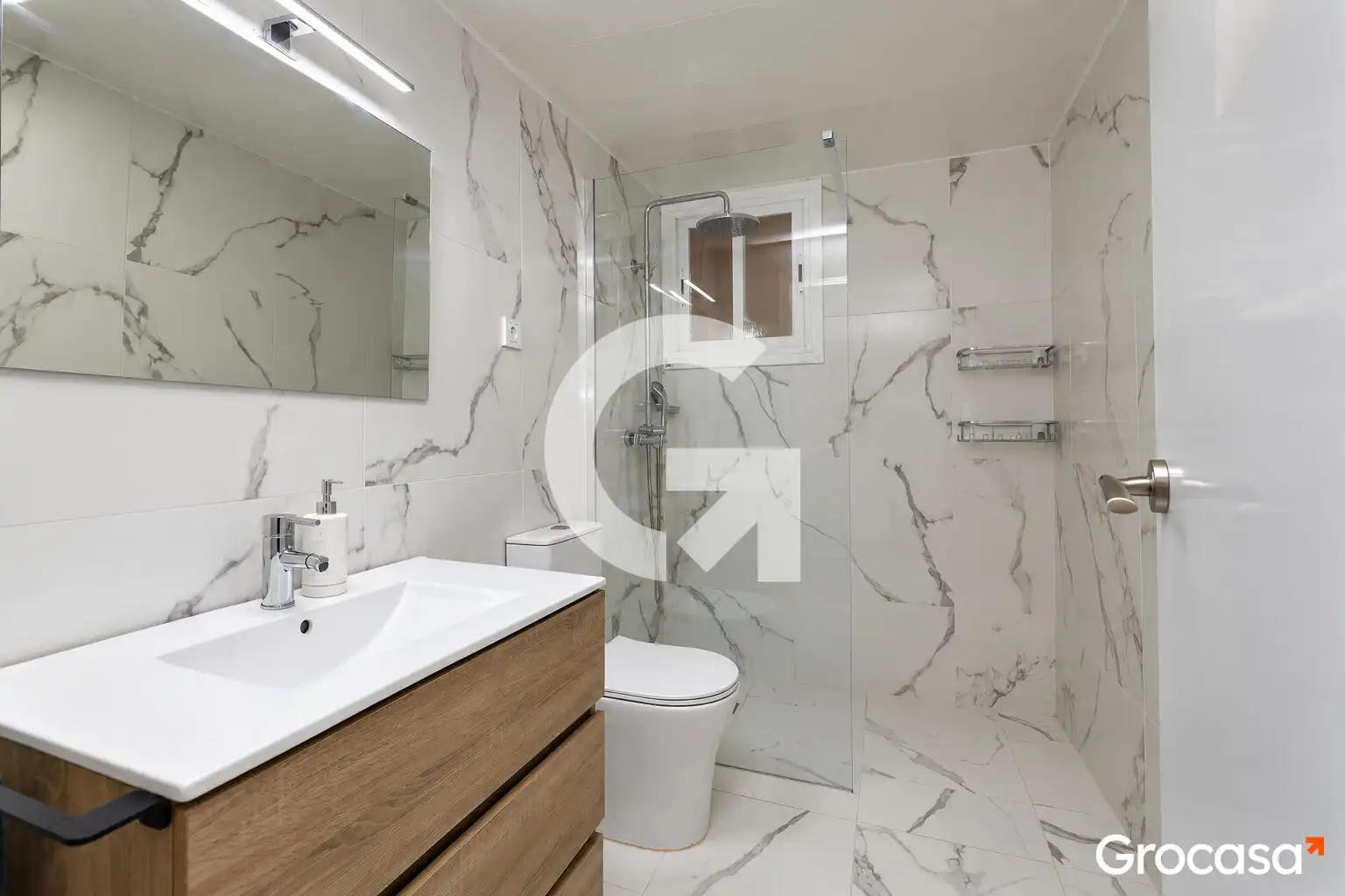 Baño de Piso en venta en Terrassa con Terraza, Amueblado y TV