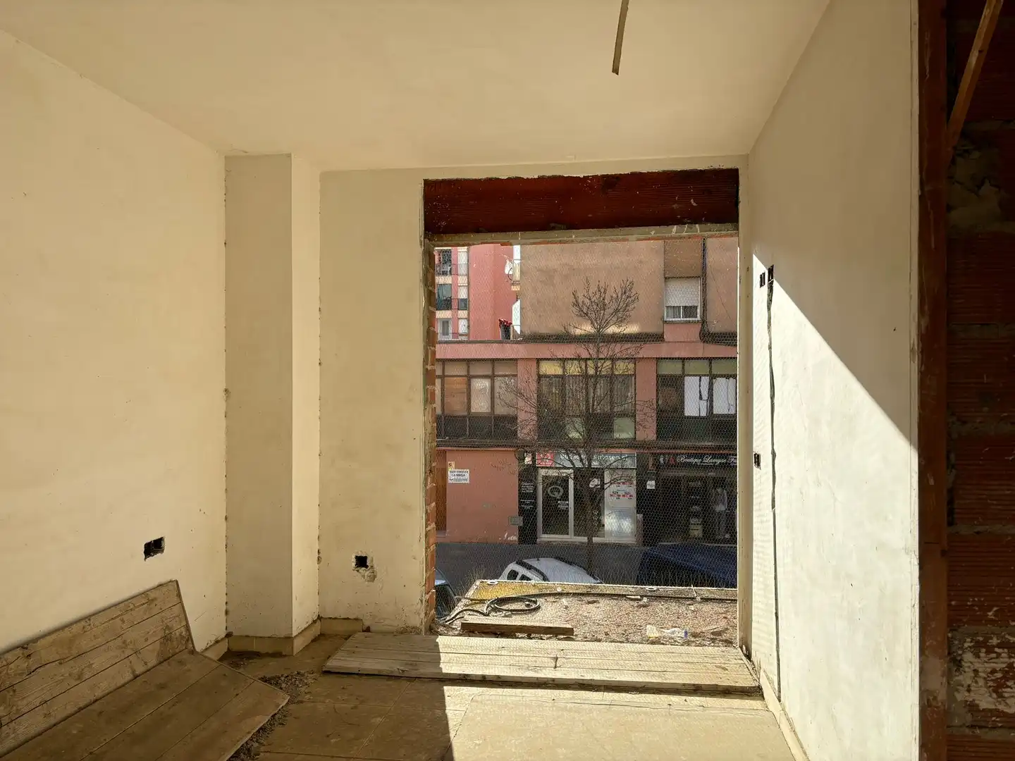 Vista exterior de Edificio en venta en Salt