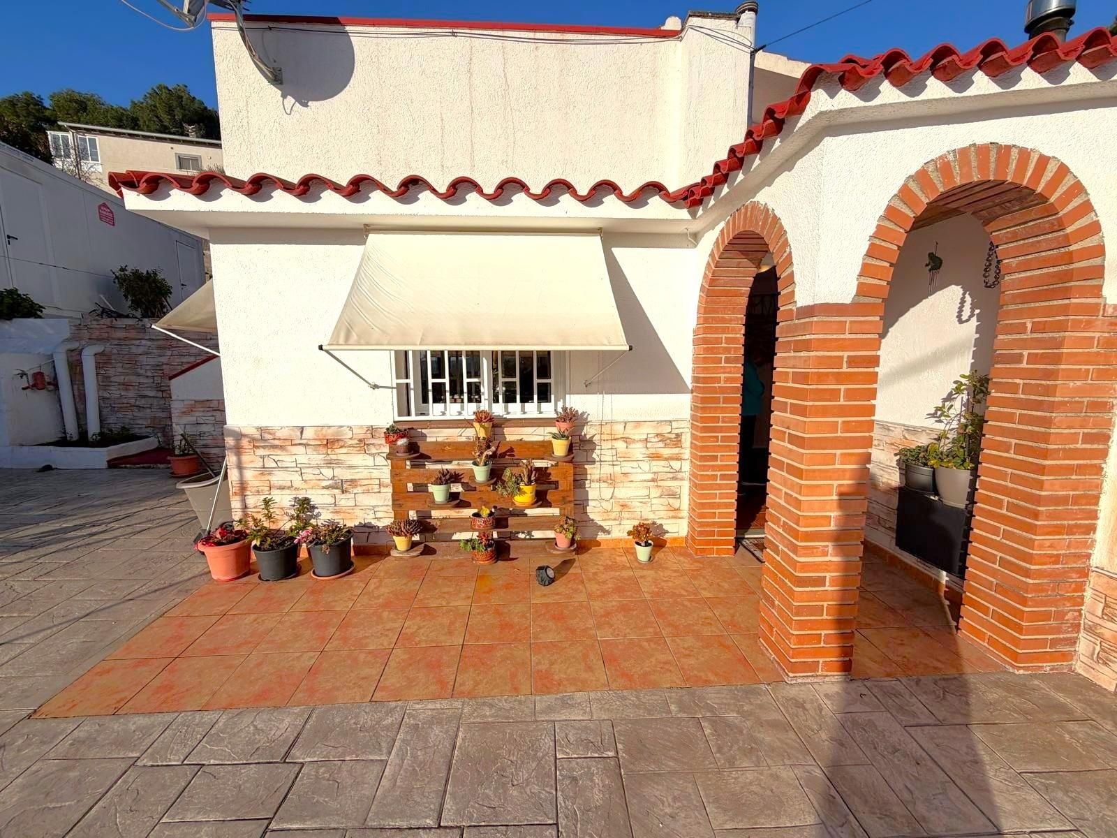 Vista exterior de Casa o xalet en venda en Bellvei amb Jardí privat i Terrassa