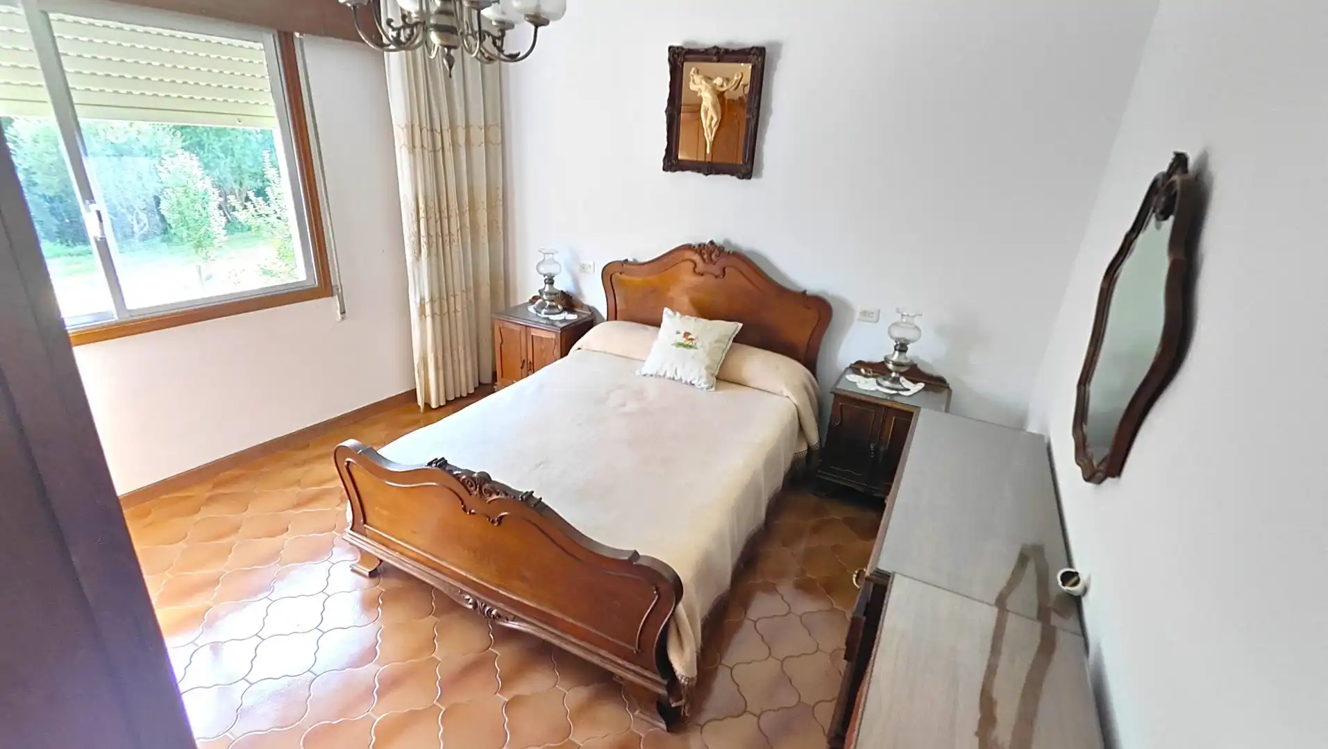 Dormitori de Casa o xalet en venda en Santiago de Compostela  amb Jardí privat i Moblat
