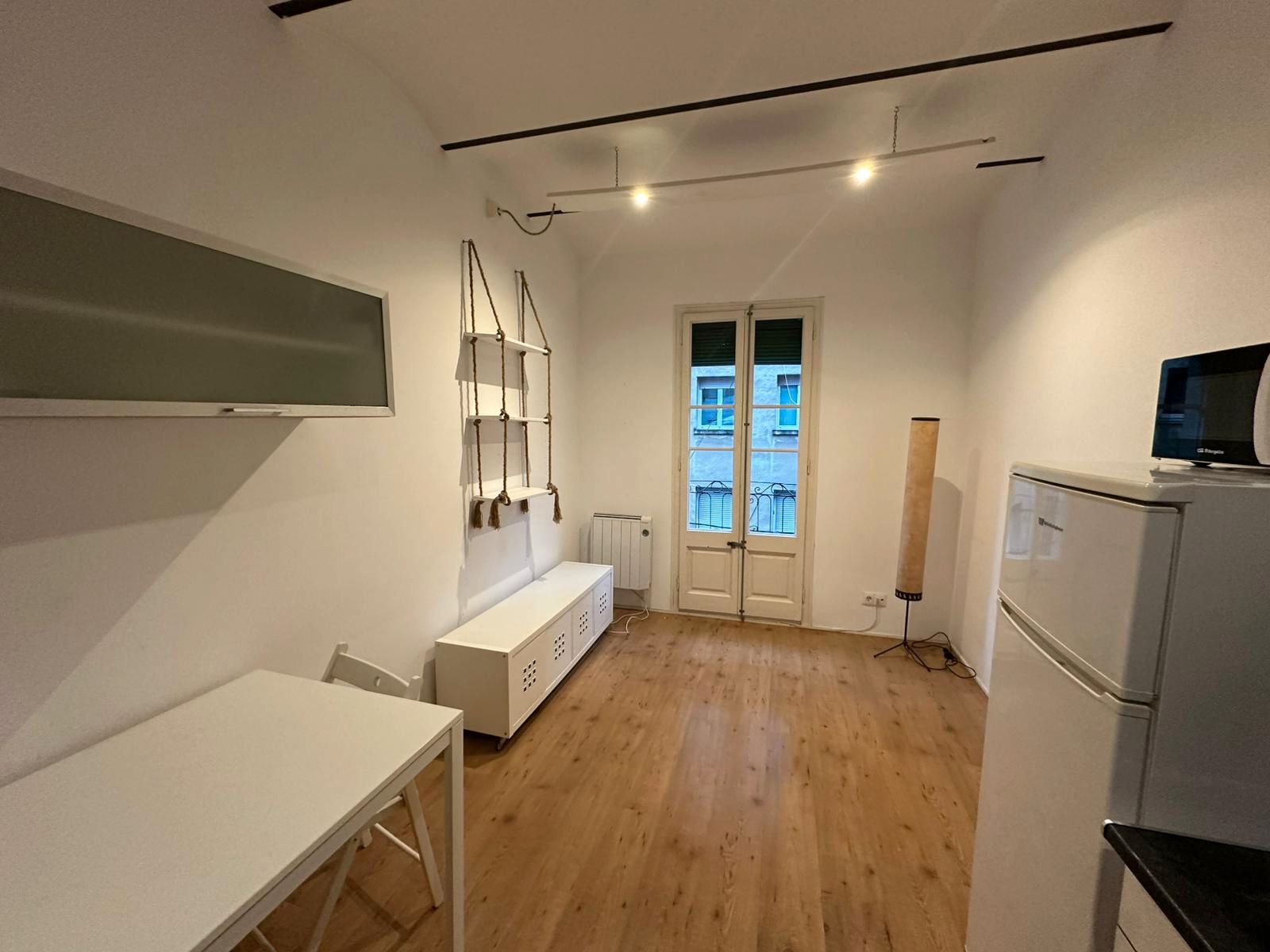 Flat to rent in Carrer de Ruiz de Padrón, El Camp de l'Arpa del Clot
