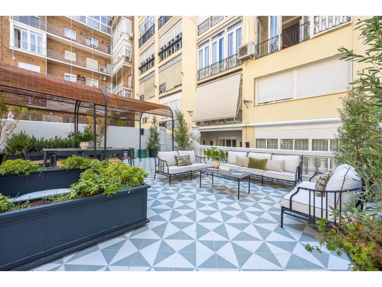 Terraza de Piso en venta en  Madrid Capital con Aire acondicionado, Calefacción y Amueblado