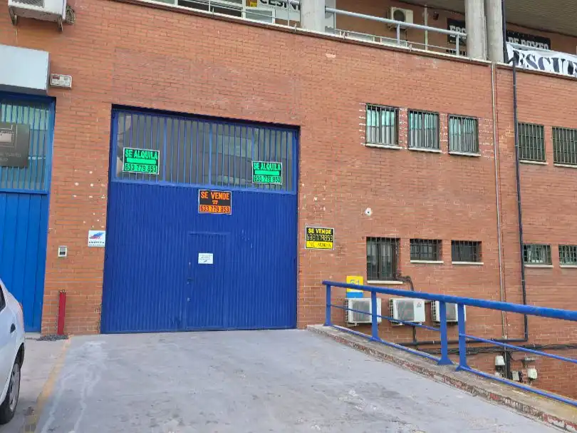 Vista exterior de Local de alquiler en Madrid con Aire acondicionado, Amueblado y Alarma