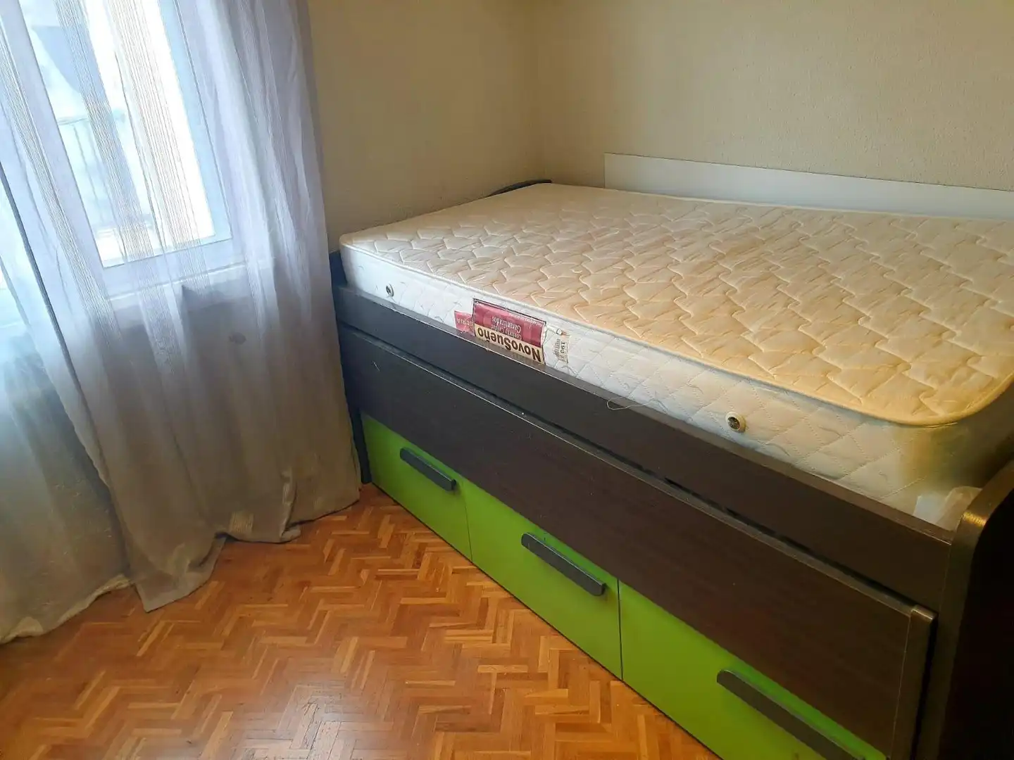 Habitación de Piso en venta en Ávila con Parquet y Amueblado