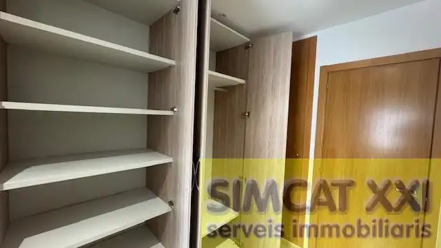 Schlafzimmer von Wohnung zum Verkauf in Sant Pere Pescador mit Klimaanlage, Terrasse und Gemeinschaftspool
