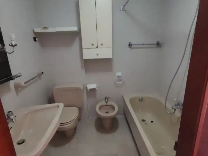 Badezimmer von Wohnung zur Miete in Laredo mit Balkon