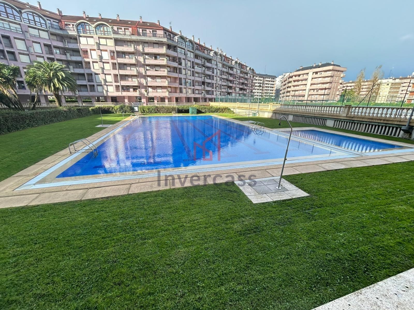 Swimming pool of Apartment for sale in Castro-Urdiales  with Terrace and Community pool