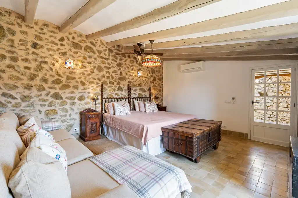 Dormitori de Finca rústica en venda en Puigpunyent amb Aire condicionat, Calefacció i Jardí privat