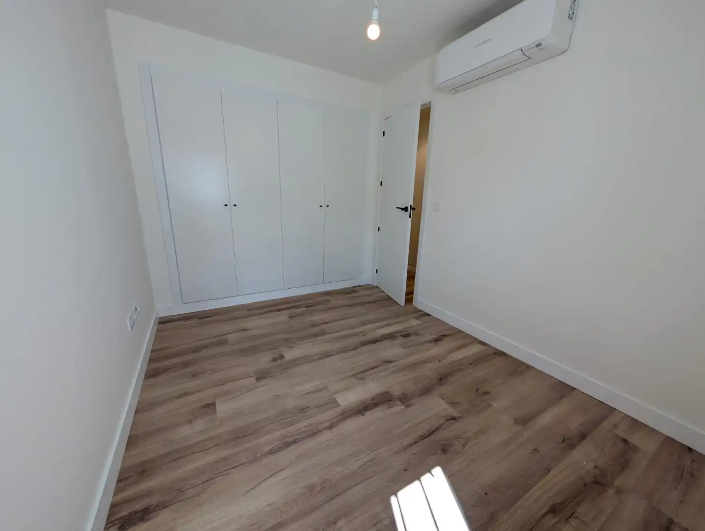 Wohnung zur Miete in Sevilla mit Klimaanlage, Heizung und Balkon