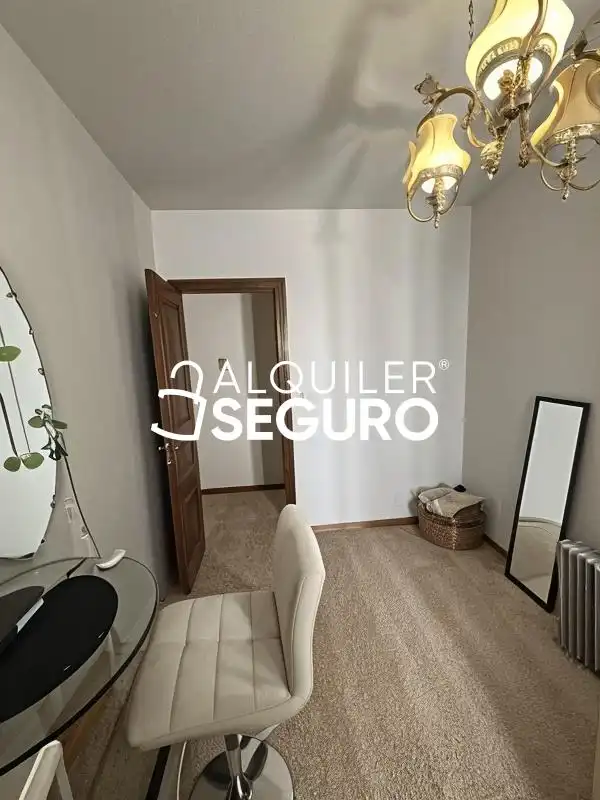 Habitación de Piso de alquiler en Granada con Terraza y Amueblado