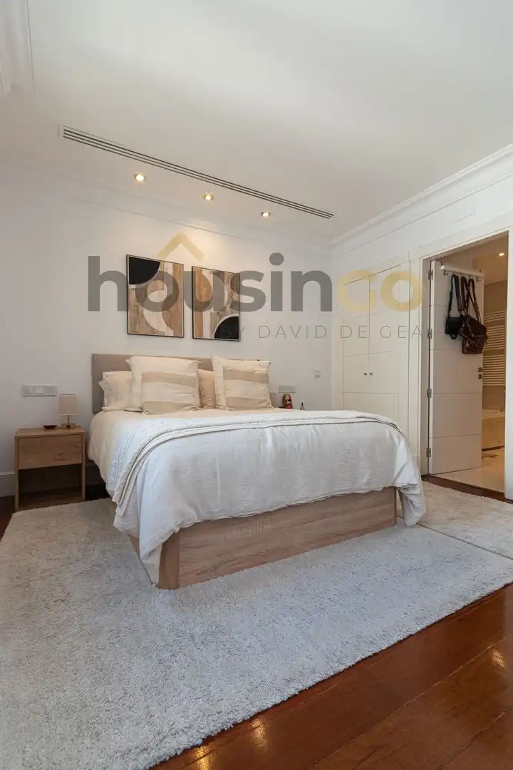 Schlafzimmer von Wohnung zur Miete in Madrid mit Klimaanlage, Heizung und Parkett