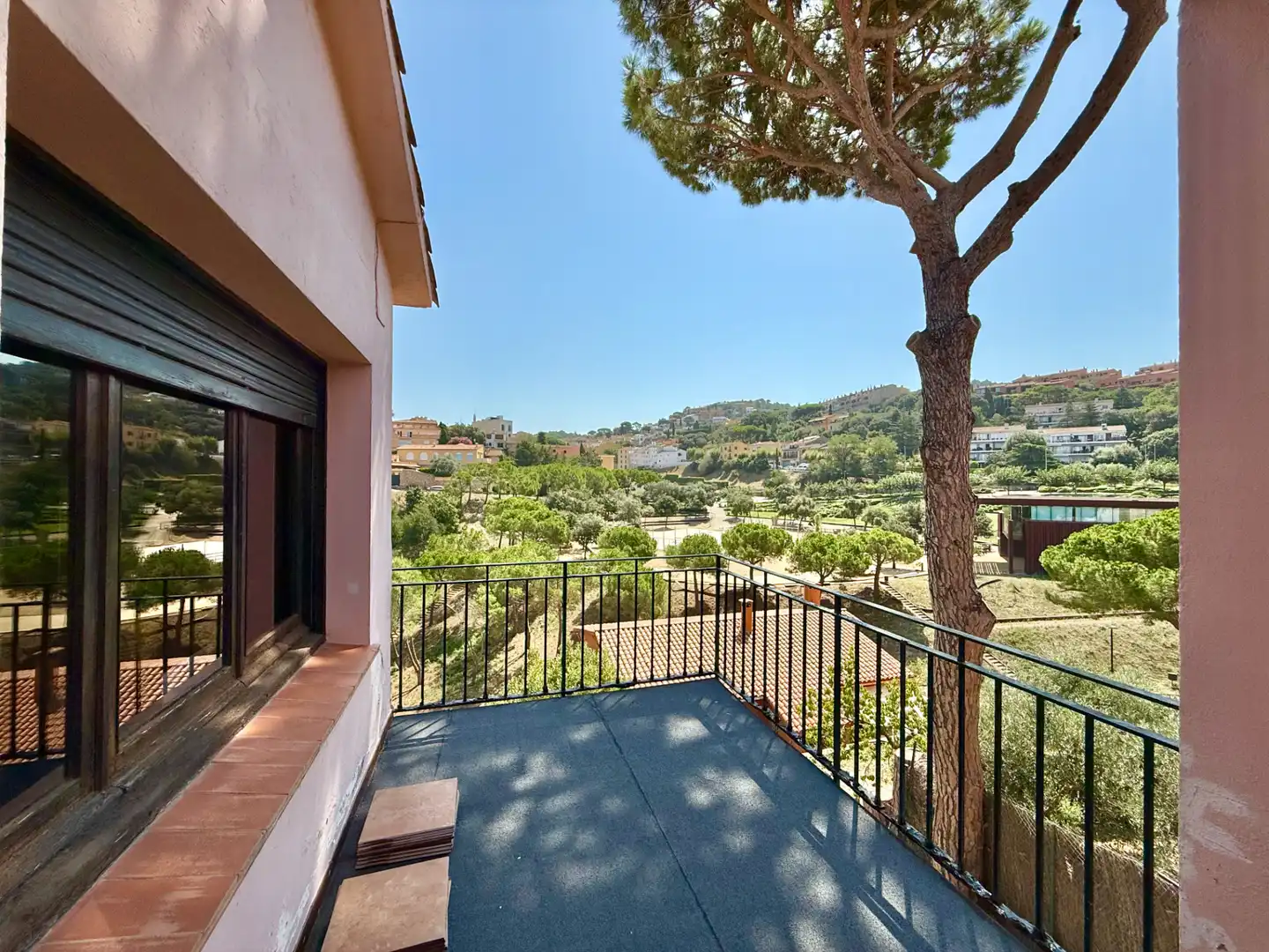 Casa con terraza en venta en Carrer de Guillem de Bonadona 14, imagen 14