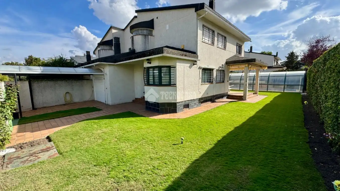 Casa pareada con piscina en venta en Iglesia - Estación