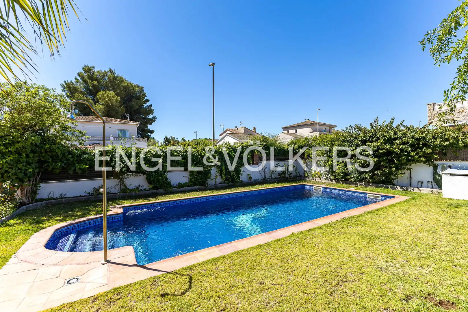 Piscina de Casa o xalet en venda en Cubelles amb Aire condicionat, Calefacció i Jardí privat