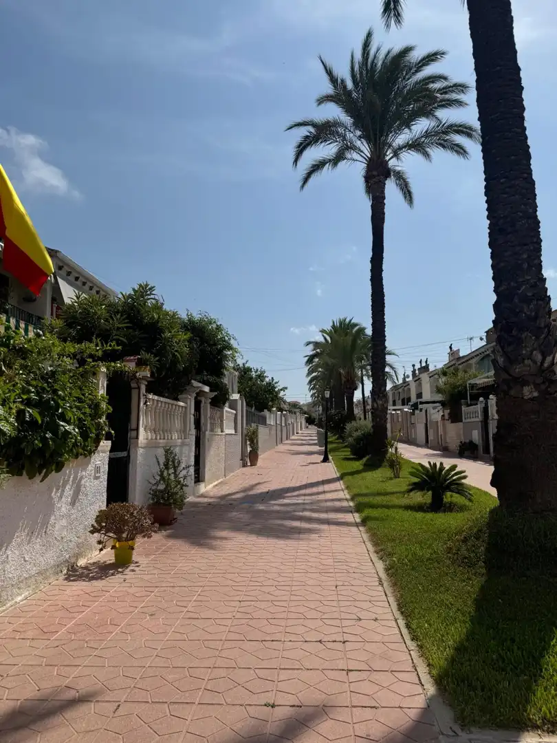 Vista exterior de Casa o xalet en venda en Santa Pola amb Aire condicionat, Calefacció i Jardí privat