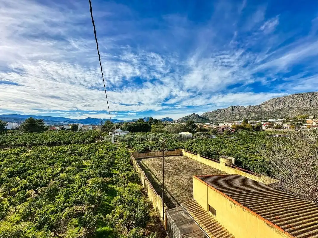 Vista exterior de Casa o xalet en venda en Beniarbeig amb Jardí privat, Terrassa i Traster