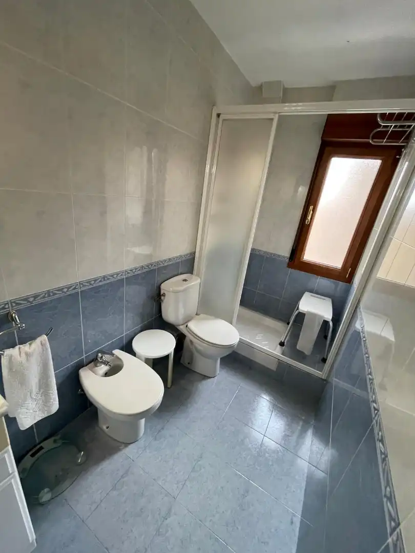 Baño de Piso en venta en Barakaldo  con Calefacción, Amueblado y Horno