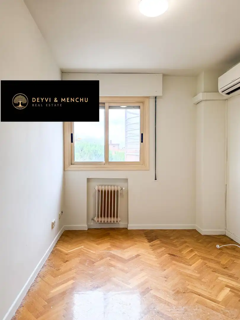 Sala de estar de Ático de alquiler en Pozuelo de Alarcón con Aire acondicionado, Jardín privado y Parquet