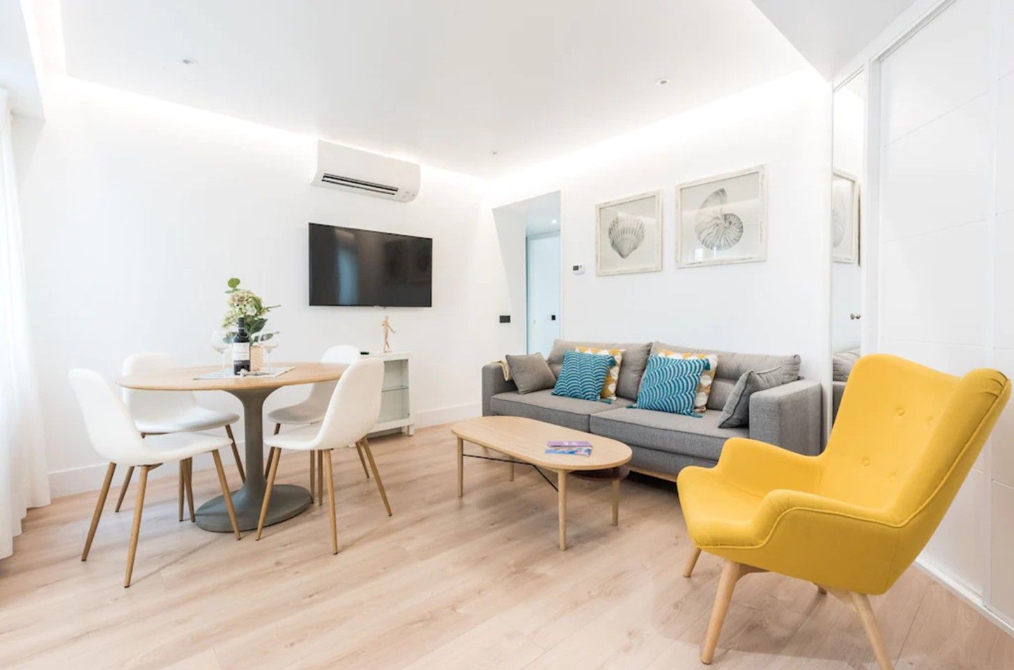 Living room of Flat to rent in Sabadell  with Air Conditioner, Furnished and TV