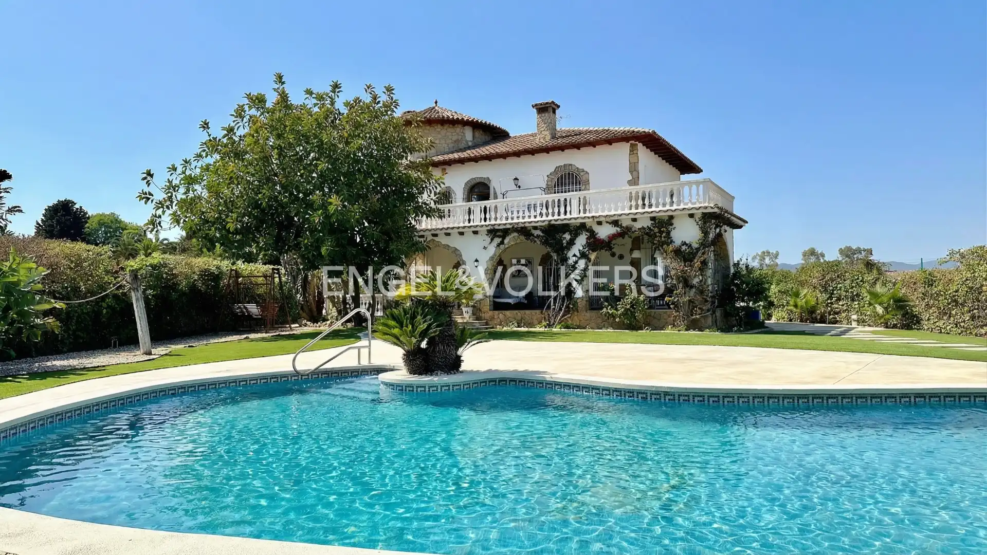 Vista exterior de Casa o xalet en venda en Mont-roig del Camp amb Aire condicionat, Calefacció i Jardí privat