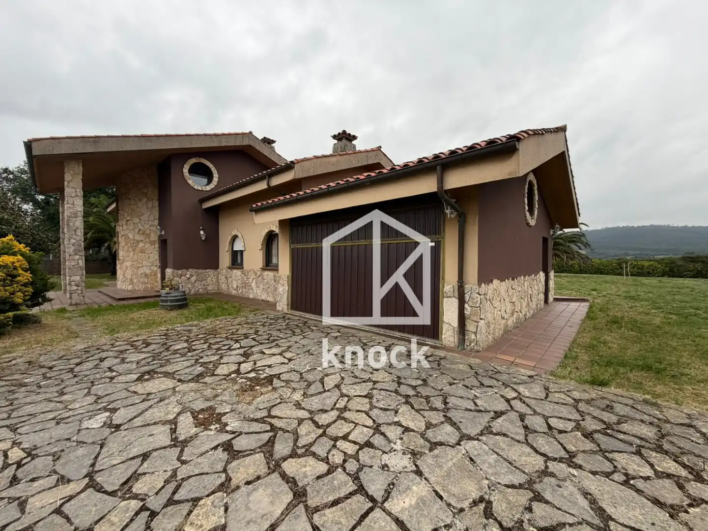 Vista exterior de Casa o xalet en venda en Villaviciosa amb Calefacció, Jardí privat i Parquet