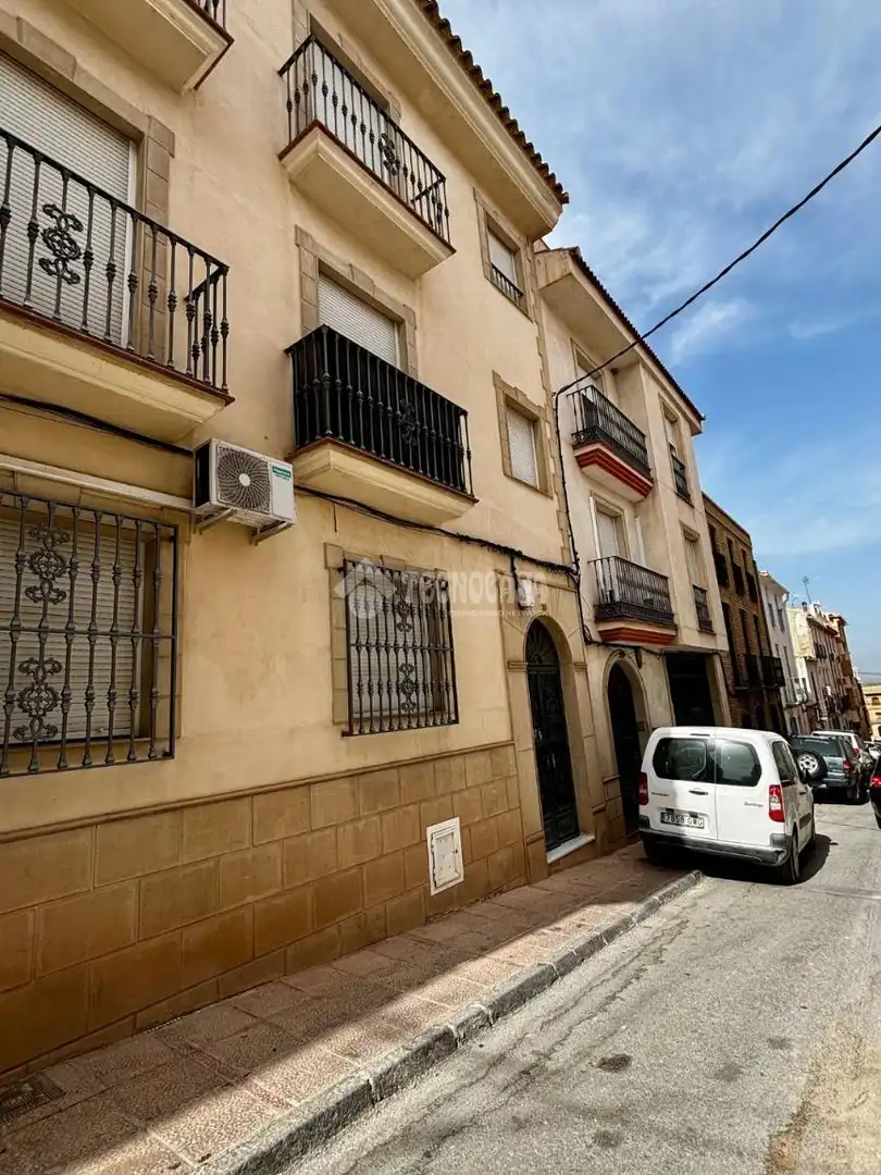 Vista exterior de Pis en venda en Jódar amb Aire condicionat, Terrassa i Balcó