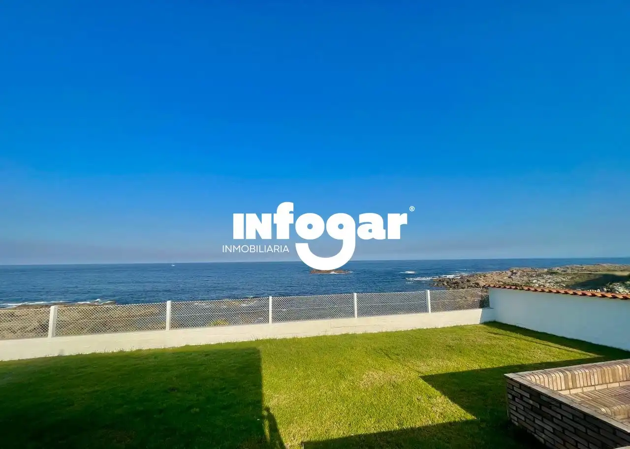 Vista exterior de Casa o xalet de lloguer en Oia amb Jardí privat, Terrassa i Piscina