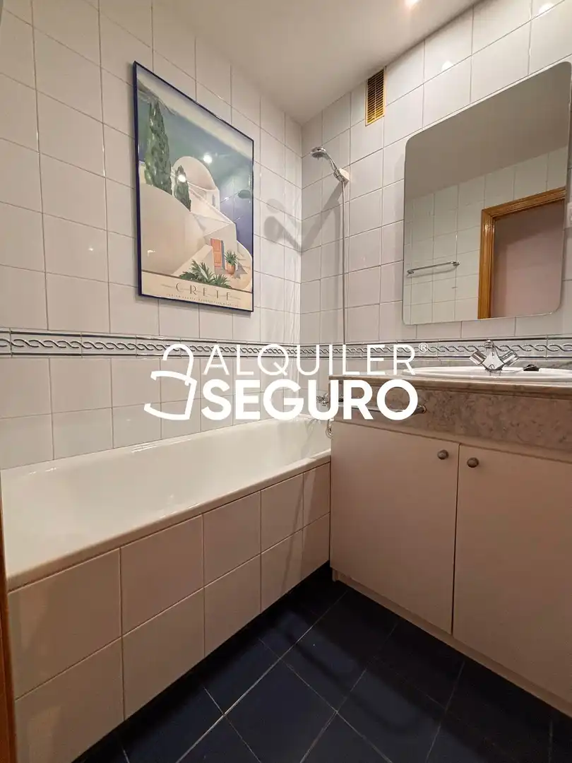 Baño de Piso de alquiler en Madrid con Aire acondicionado y Calefacción