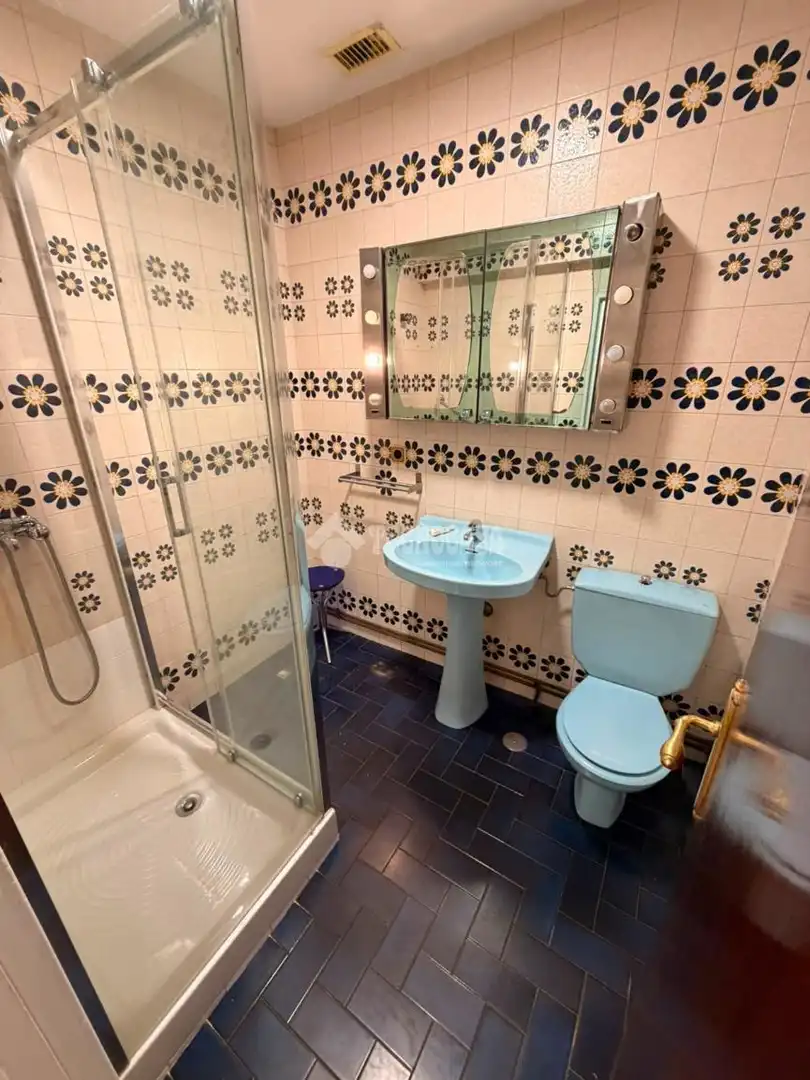 Badezimmer von Wohnung zum Verkauf in Madrid mit Heizung, Parkett und Terrasse