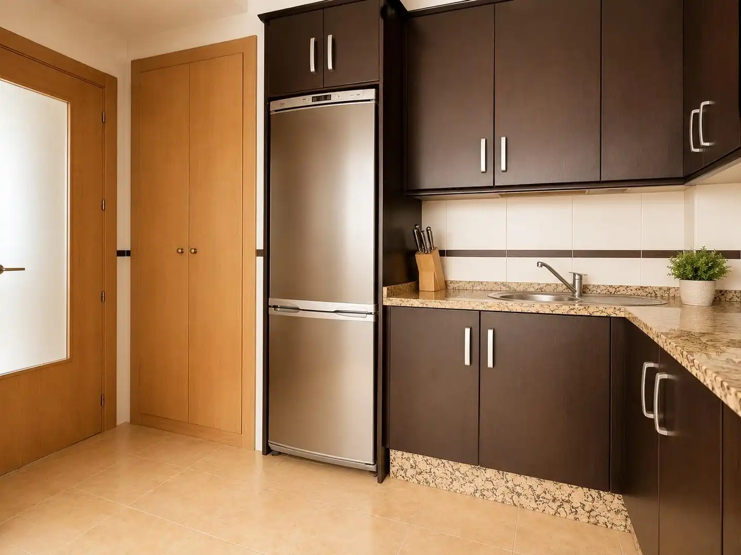 Cocina de Piso en venta en Málaga con Terraza, Trastero y Piscina comunitaria