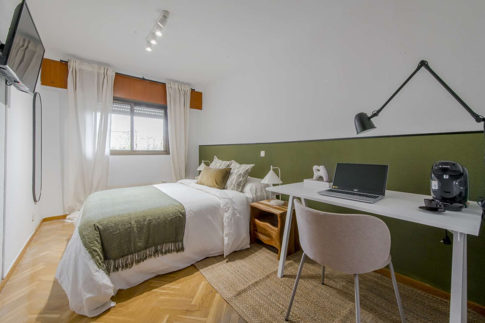 Flat to share in Adelfas