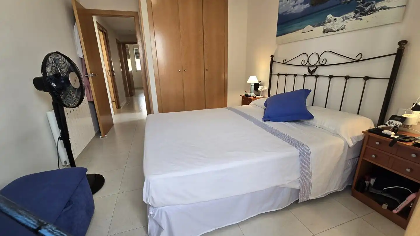 Habitación de Apartamento de alquiler en Gandia con Terraza, Amueblado y Piscina comunitaria