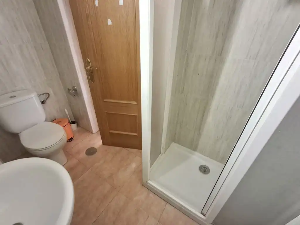 Baño de Piso en venta en La Roda con Calefacción, Trastero y Balcón