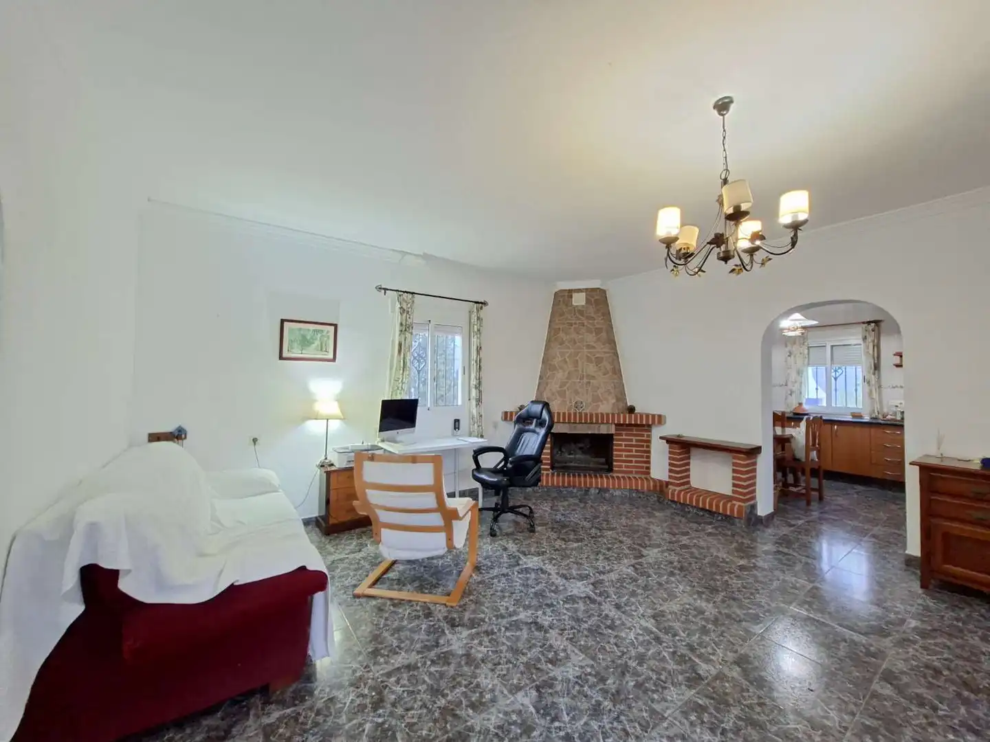 Sala d'estar de Casa o xalet en venda en Viñuela amb Terrassa, Piscina i Moblat