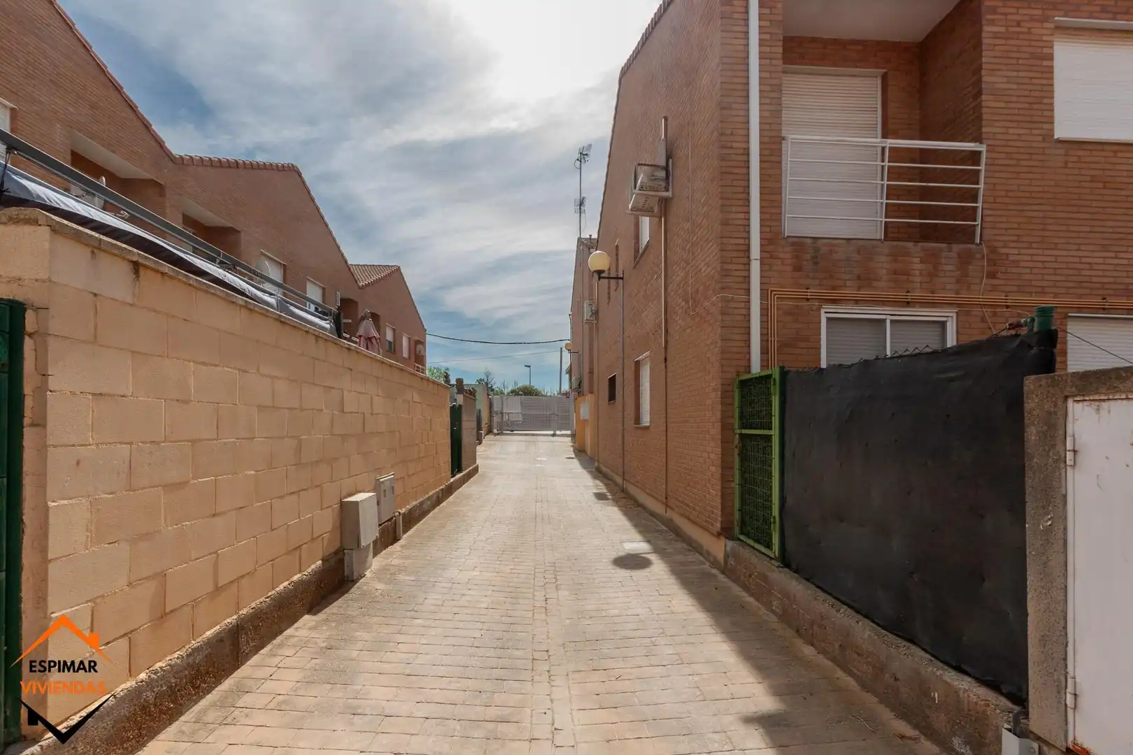 Vista exterior de Casa adosada en venda en Pedrola amb Aire condicionat, Calefacció i Jardí privat
