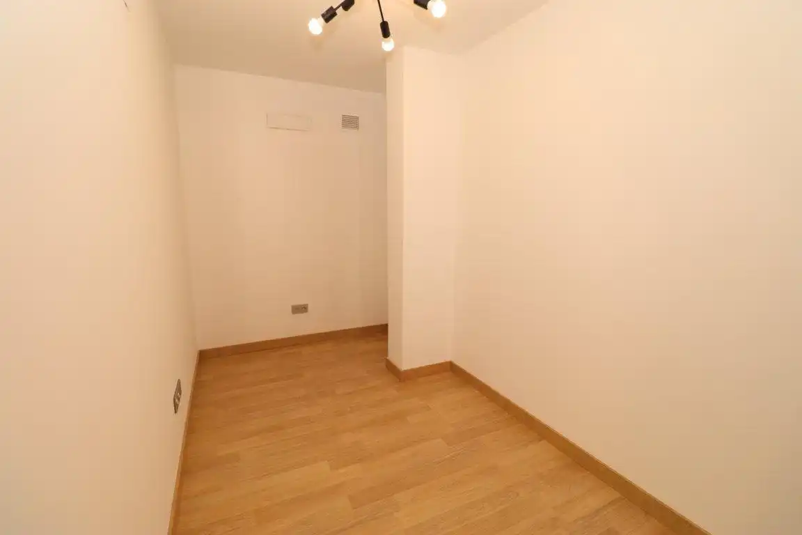 Office for rent in Alhaurín El Grande  with Air Conditioner and Furnished