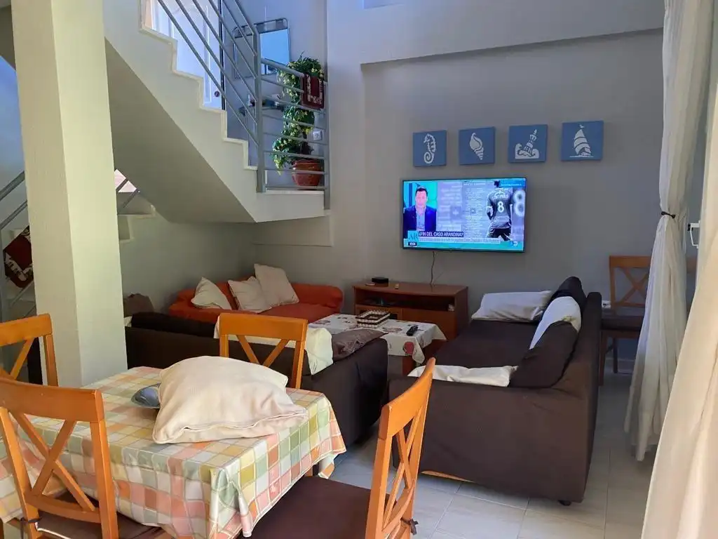 Sala d'estar de Dúplex en venda en Cádiz amb Jardí privat i Moblat