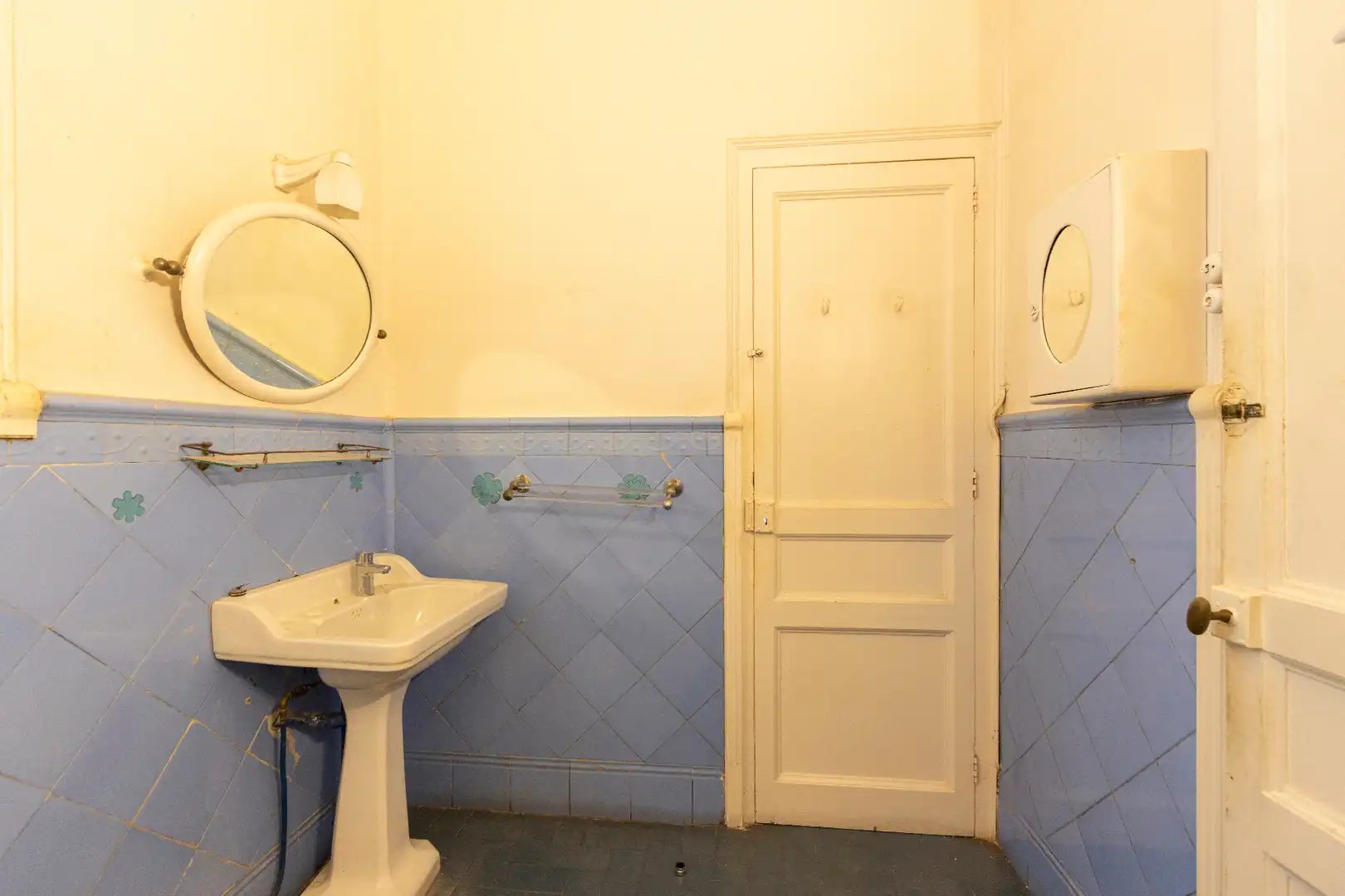 Bathroom of Flat for sale in Barcelona  with Heating, Terrace and Balcony