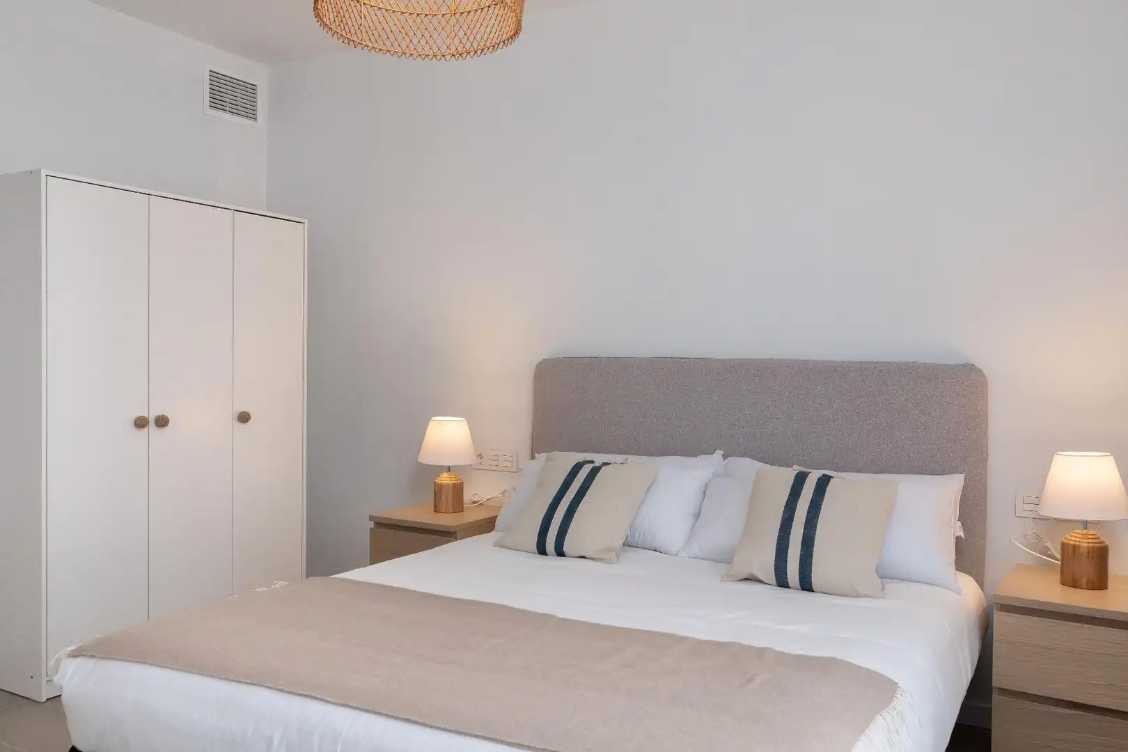 Schlafzimmer von Dachboden zur Miete in Calonge i Sant Antoni mit Klimaanlage, Heizung und Terrasse