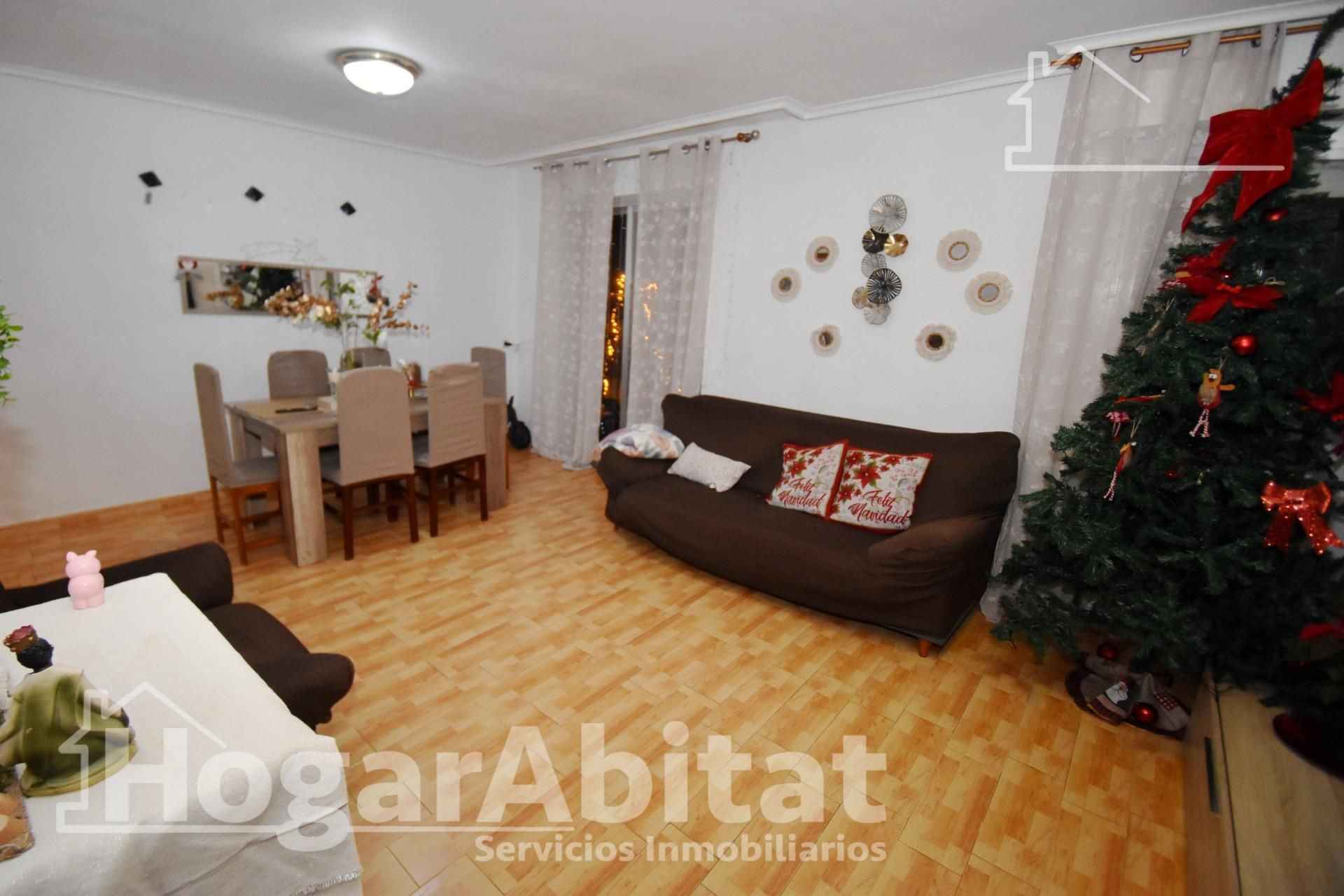 Living room of Flat for sale in Castellón de la Plana / Castelló de la Plana  with Parquet flooring and Balcony